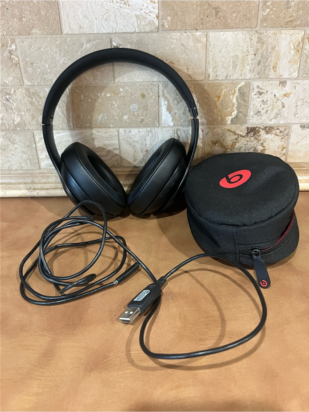 Beats by Dre Over-Ear Wireless Studio 3 Headphones with Carry Case ;Working
